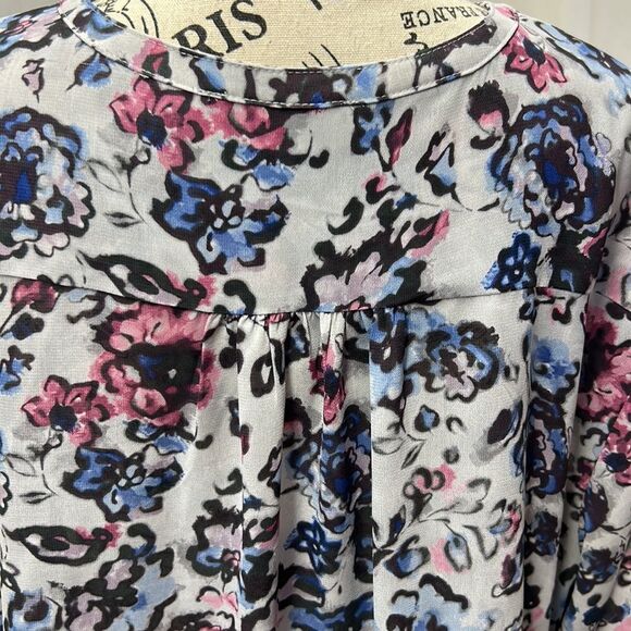 Beautiful, long sleeve floral, print, chaps soft fabric - Picture 6 of 7